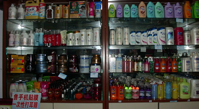 各種肌膚面膜、化妝品、洗發、護發等日用品 - 宏偉日化批發零售商行